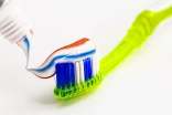 为什么刷牙前牙膏不能沾水?正确的刷牙方法