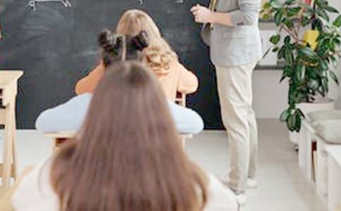 ��ʦ�а��������򹫿��ν̰���������������ɶԡ�