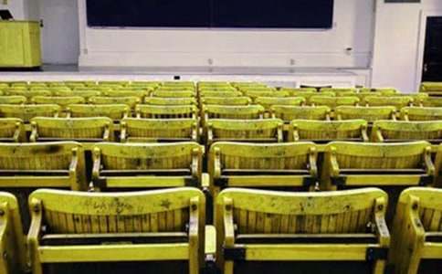 �ж�ĸУ����300����ƪ