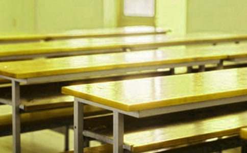 �ж�ĸУ����300��3ƪ