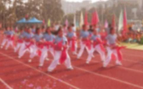 Сѧ�˶�������½����巶��ͨ��