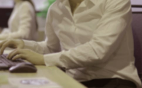 ���ڰ�����������֮��