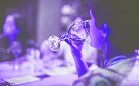 毕业酒会上学生代表的致辞范文