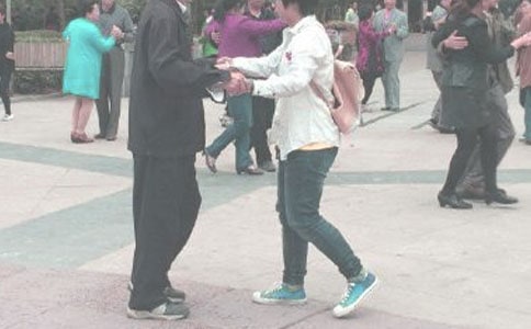 ��һ�γ���900������ - ����д������