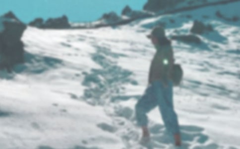 70��˫�Ƚ�֫��ɽ���Ĳ���Ƕ����