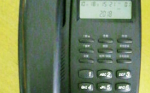 《打电话》小班美术教案