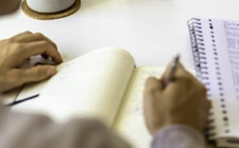 ��˭��������ͷ�϶����