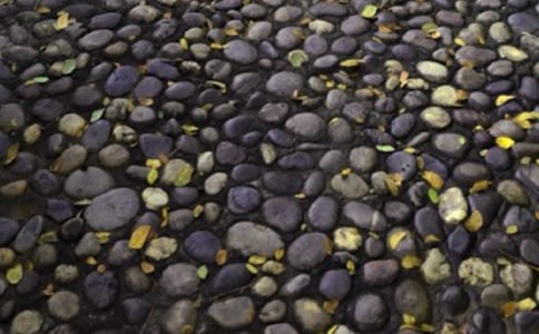 �غ�ɫ�Ķ���ʯ����