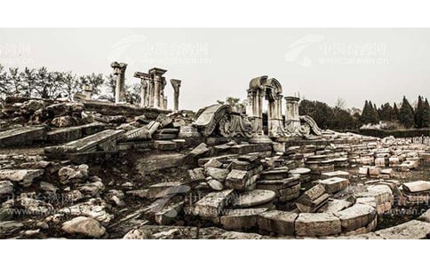 废墟的背后_550字