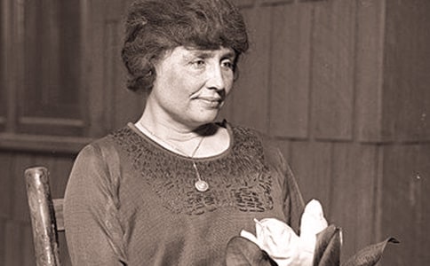 ���ں��׿��յ�Ӣ������