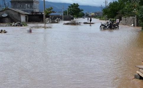 洪水被送上审判台