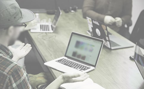 谜面:下笔如有神 谜语答案提示:会议活动名称