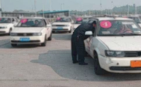 ���ţ���У���չ����ܽ�12ƪ