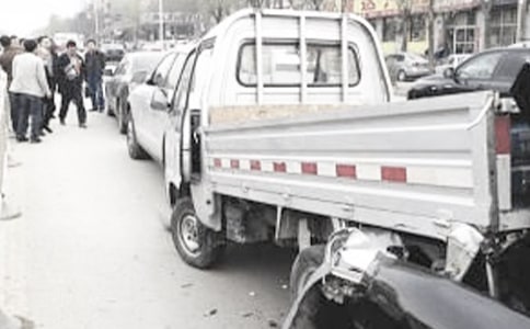 【精选】交通事故作文三篇