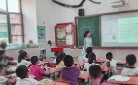 《美丽的南沙群岛》教学反思