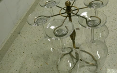 城市的酒杯和灯盏散文