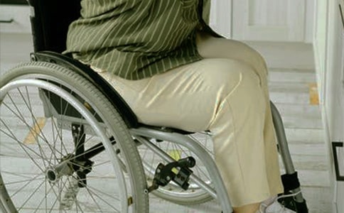 轮椅上的自强