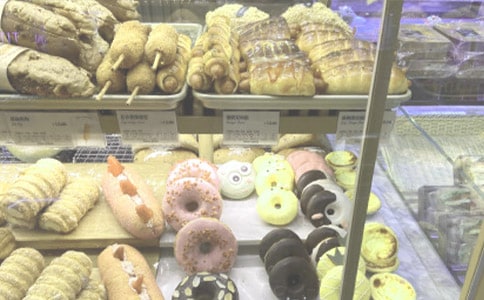 大学生情侣创业开面包店