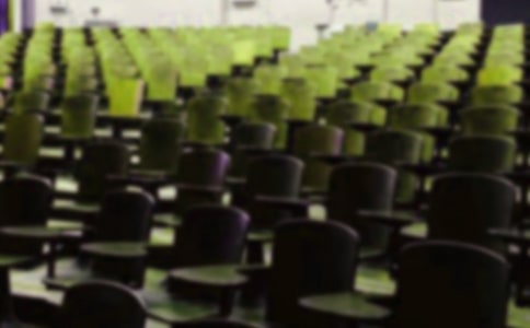 ѧ����ĸУ�ļ���300��