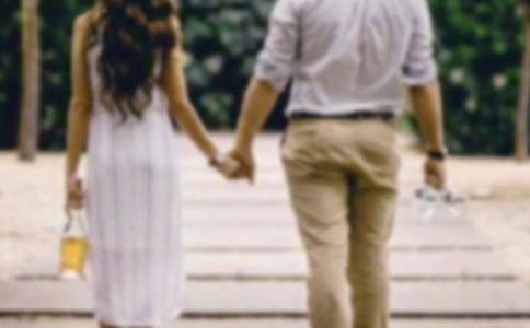 �����ڵ�Ů��ɢ��