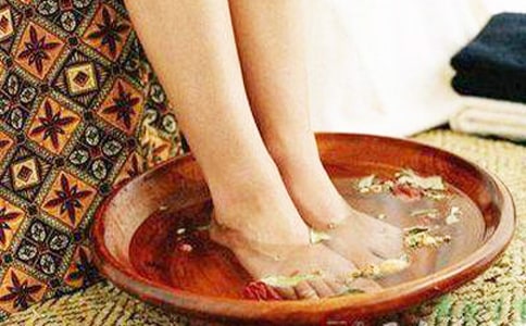 ��ҽ��ˮ�ݽŵĺô�