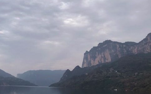 宜昌三峡大瀑布导游词