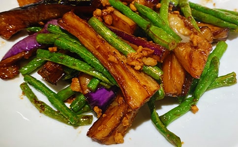 ��������ʳ�������Ϸ�̰�