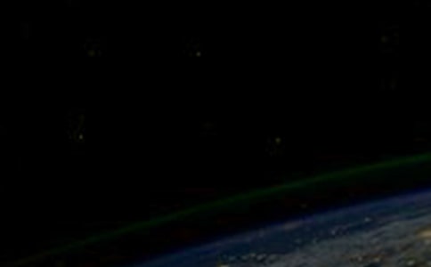 大班下学期体育游戏《飞向太空》教案