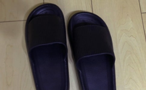 大班美术彩色小拖鞋教案