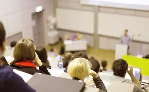 �¶�����ʦ����Ը����и����Ͻ�ѵ����������