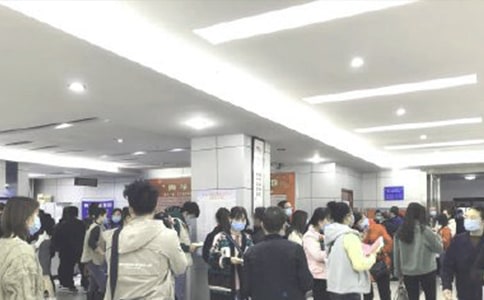 大学生招聘会上基层单位直陈“怕”与“不怕”