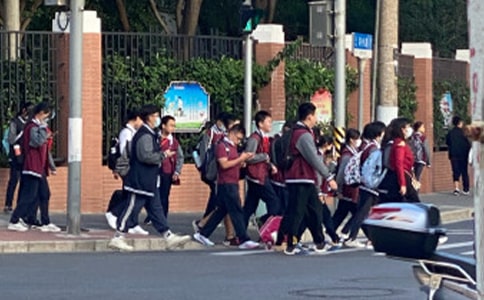 关于初中学生综合素质评语句子汇总(通用60句)