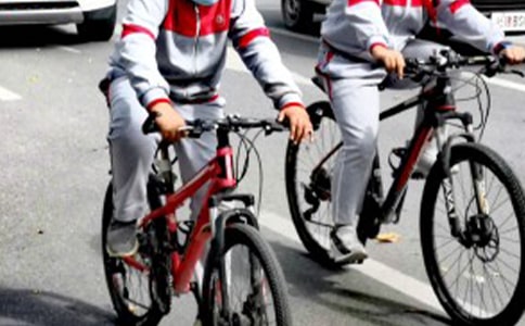 ��ѧ������300��