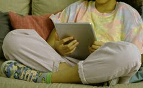 开车族调整坐姿可预防腰肌劳损